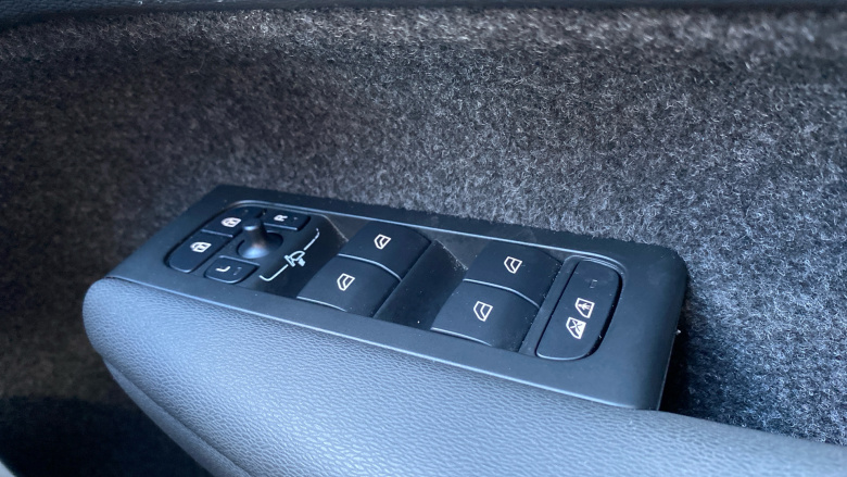 Volvo XC40 2.0 B3P Ultra Dark 5dr Auto Petrol Estate